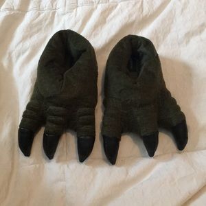 Claw slippers